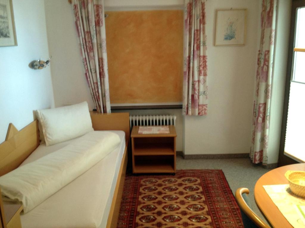 Pension Wallnoefer Mieming Rom bilde